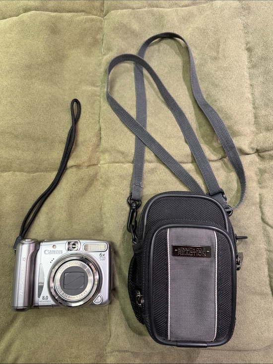 Canon Other - Canon Powershot 720 IS Silver Point-and-Shoot Digital Camera with Carrying Case